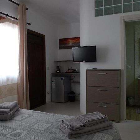 Villaggio Est Affittacamere San Teodoro  Cameră foto